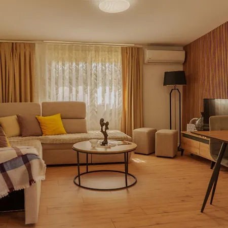 Xhejn's Veranda 7 * Durrës