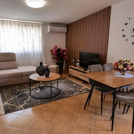 Apartament Xhejn's Veranda 7 *