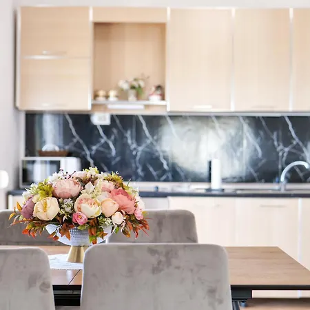 Apartament Xhejn's Veranda 7 *