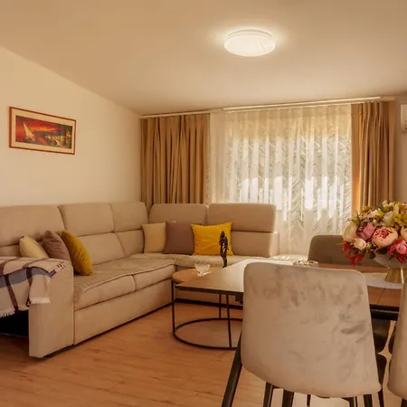 Xhejn's Veranda 7 Durrës