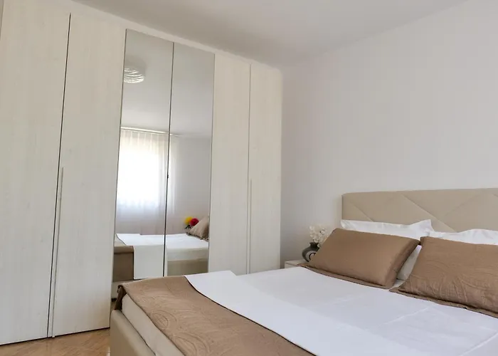 Xhejn's Veranda 7 * Durrës